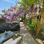 Apartament Sympas A Saintes
